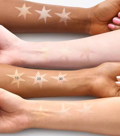 ESSENCE SOFT TOUCH BOUNCY GLOW 10 SOFT GLAZE